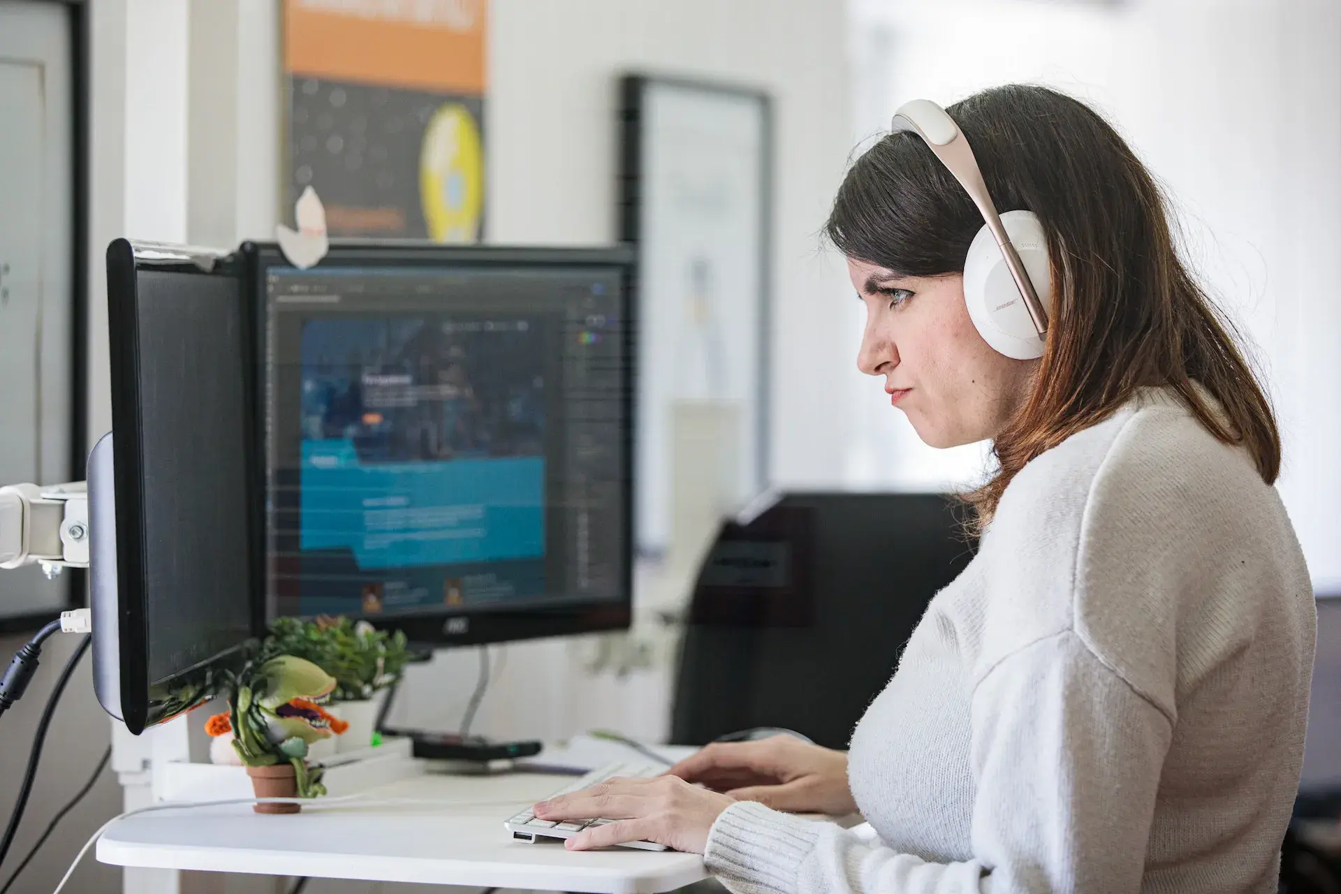 Persona editando una web